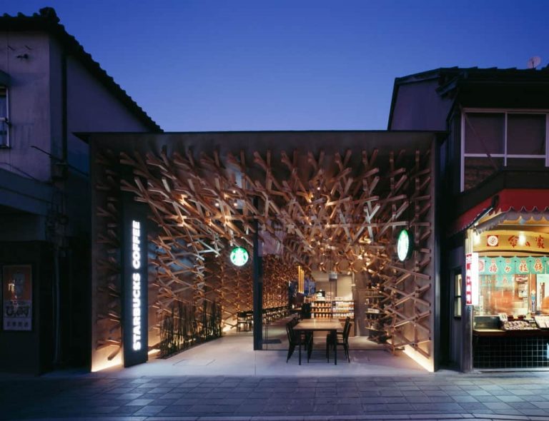 Kengo Kuma lleva la artesanía de madera a Starbucks