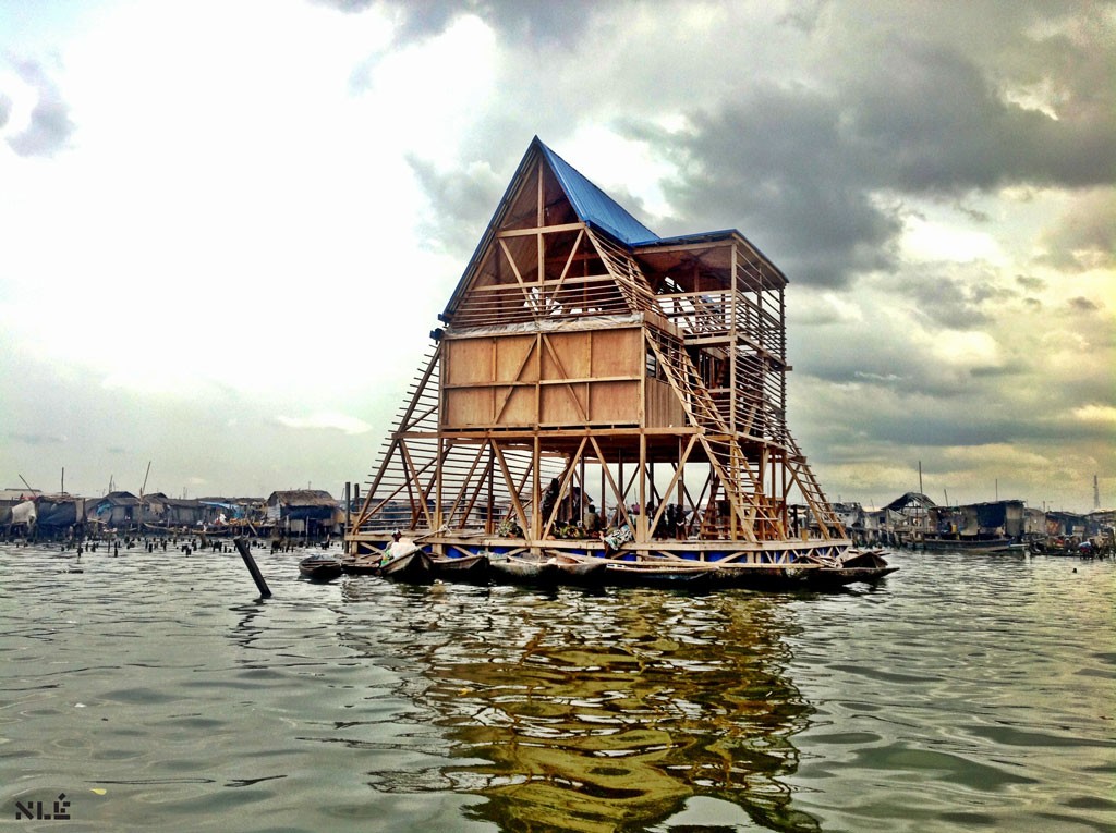 Compartimento rectangular escuela flotante Makoko