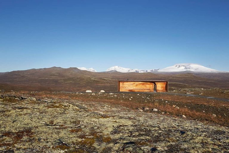 Tverrfjellhytta: El impactante pabellón noruego del centro de renos salvajes de Snøhetta en Hjerkinn