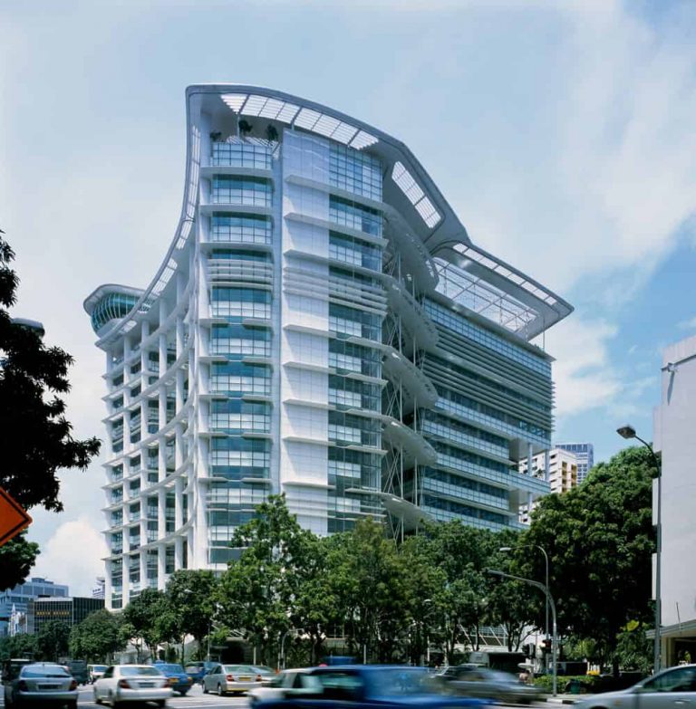 Biblioteca Nacional de Singapur por Ken Yeang, un esfuerzo hacia la sostenibilidad en los trópicos